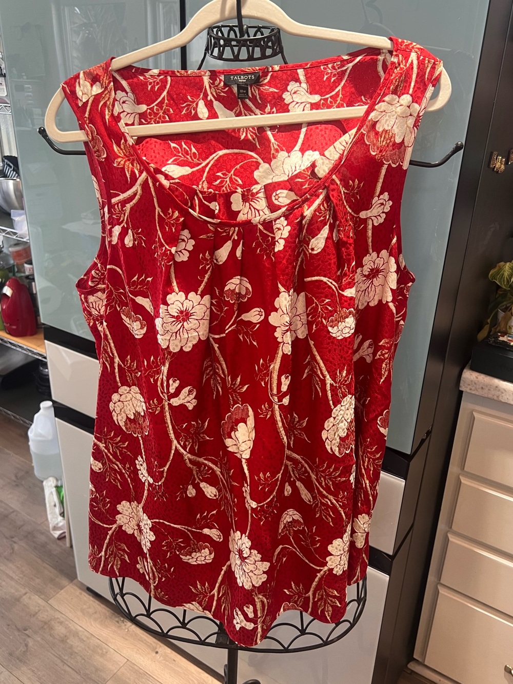 🧨 Talbots Woman Red Cream Floral Pleated Neck Sleeveless Blouse Plus Size 18W
